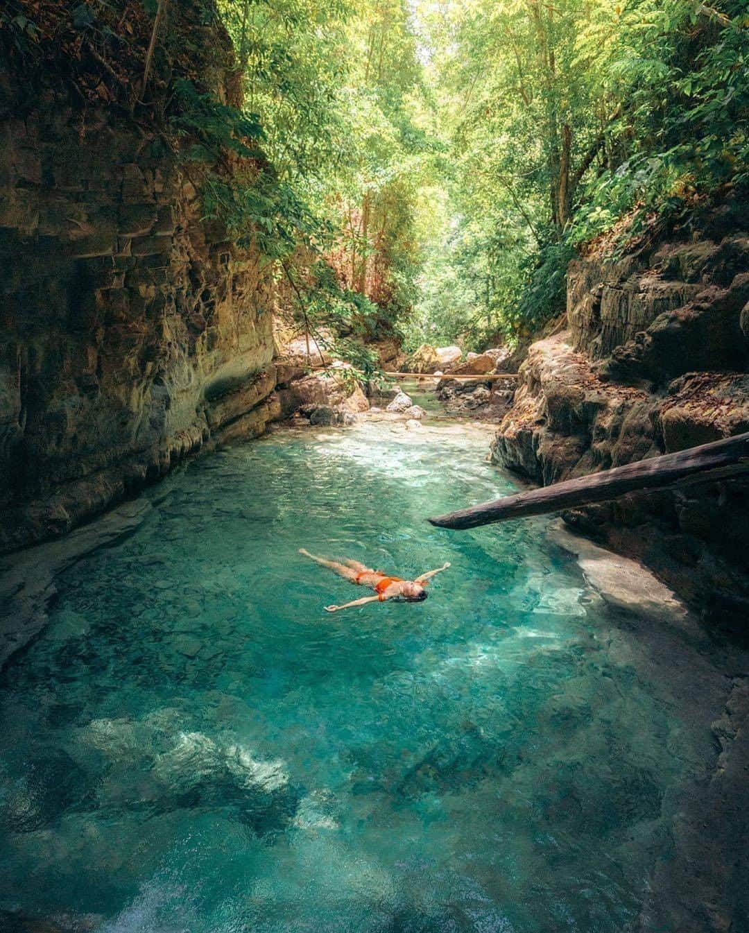 Discover Earthさんのインスタグラム写真 - (Discover EarthInstagram)「"It’s a nice feeling knowing places like this exist. This is a natural waterfall next to stunning rice terraces that we found one morning. Sumba Island is one is the more challenging places to travel in Indonesia. The island is massive and missing a lot of infrastructure like roads, hotels, restaurants, etc. We spent 6-8 hours in the car every day on bumpy roads to get to each spot. I think it’s worth it if you’re up for an adventure." #discoverindonesia 🇮🇩 with @emmett_sparling  #indonesia #sumba #sumbaisland #ricefield #lagoon」8月17日 0時31分 - discoverearth