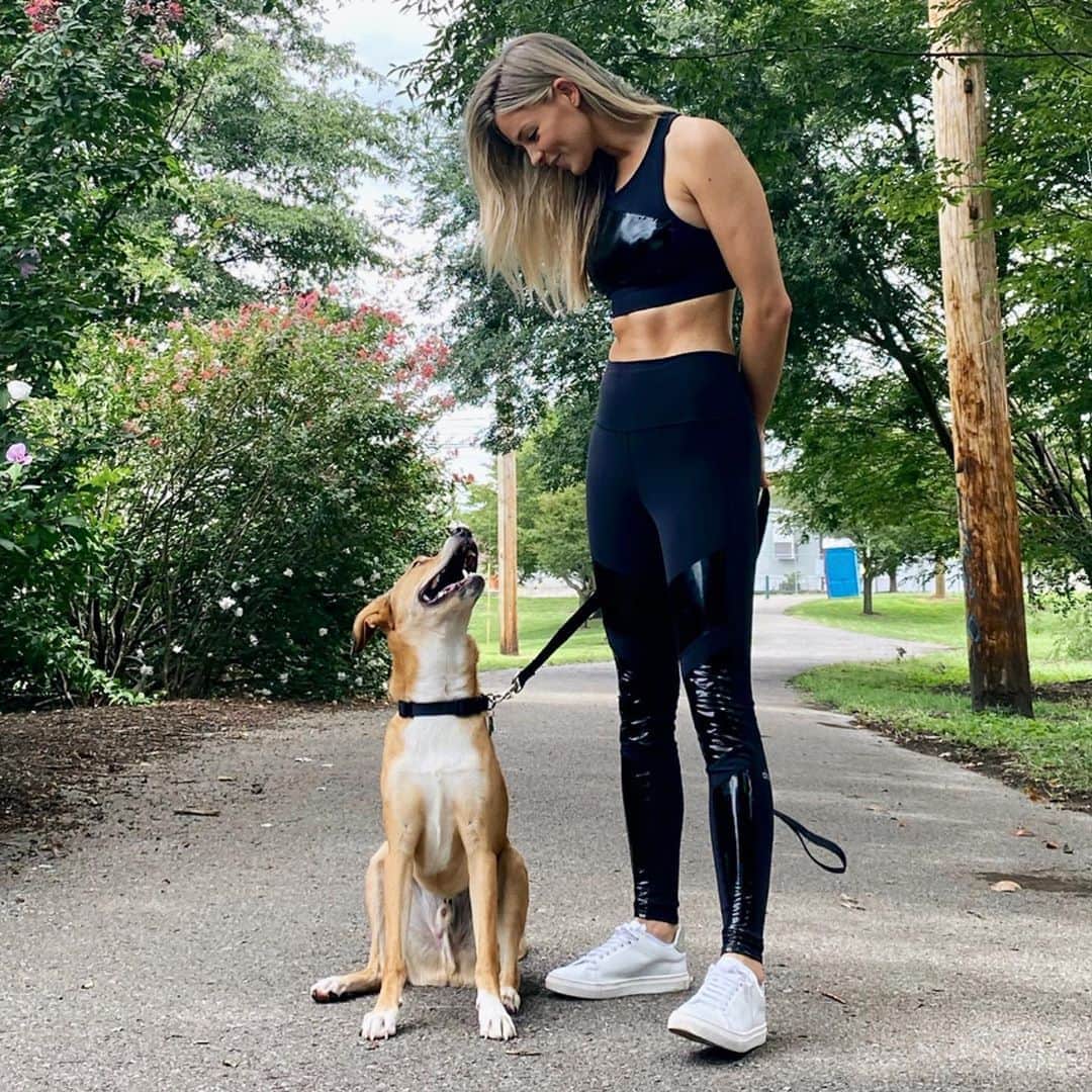 ダニエル・クヌッドソンのインスタグラム：「Who else has an amazing fur baby  in their life ??? 🐾♥️ “The world would be a nicer place if everyone had the ability to love as unconditionally as a dog.” – M.K. Clinton」