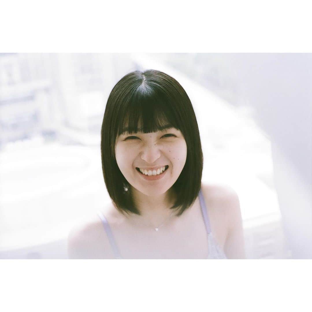 兎丸愛美のインスタグラム：「自分を見失わないために写真を遺そうとおもう きれいに生きようとしないでね、うまく笑おうとしないでね」