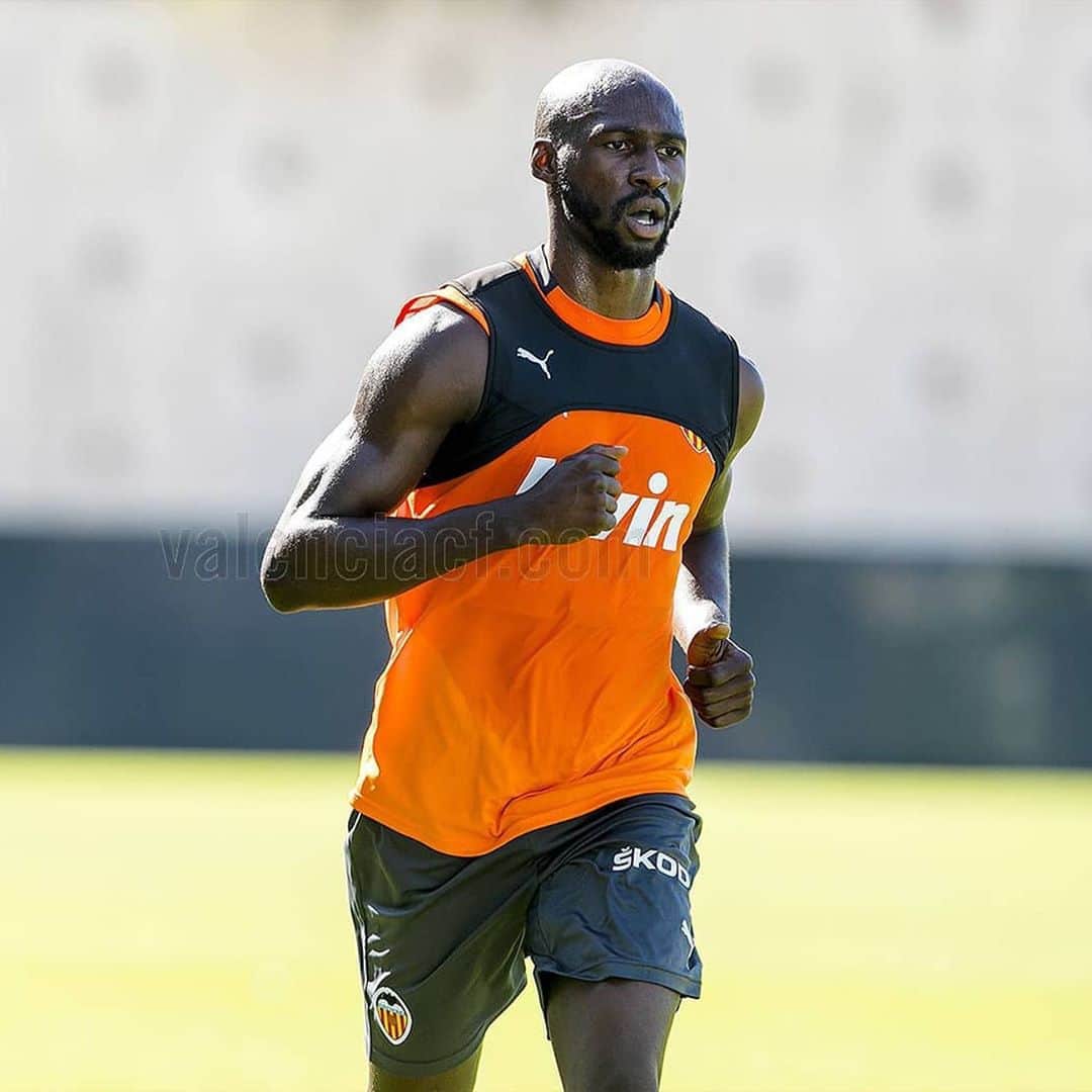 エリアカン・マンガラのインスタグラム：「¡La primera semana acaba de terminarse! 🦇 #Amunt #M4NG4L4 #preseason」