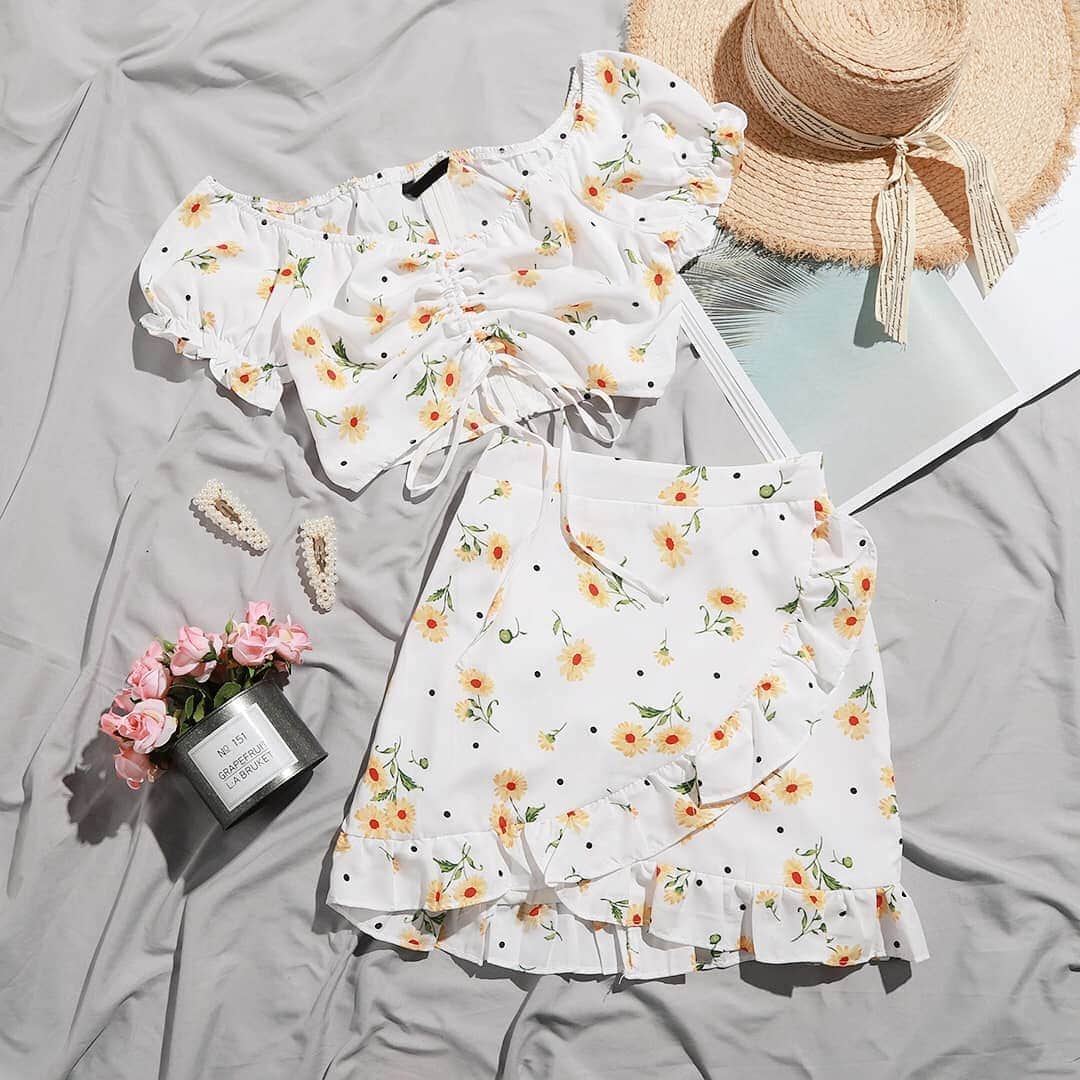 SHEINさんのインスタグラム写真 - (SHEINInstagram)「Leave a 🌼 if you love this set.  Shop Item #: 1255131  #SHEIN #SHEINstyle #SHEINss2020 #SHEINsummer #OOTD」8月17日 0時44分 - sheinofficial
