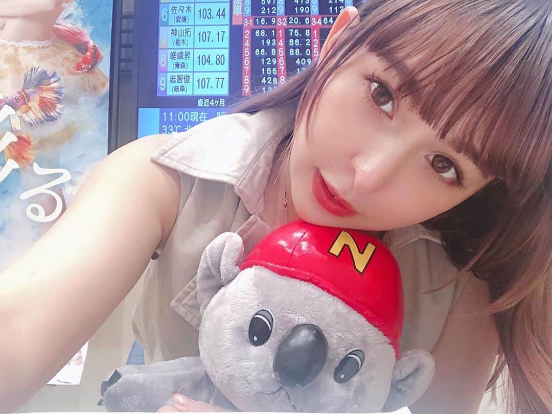 アイシスのインスタグラム：「名古屋オールスター競輪 お疲れ様でした！！  やっぱりスター選手ばかりのG1。 ピカイチな力と技にしびれまくった5日間でした😳  強い人しかいないからほんと刺激がすごい。どこからでも買える。 個人車券は負けまくったけど、 ドラマチックなレースばかりで、買ってない着順でも拍手喝采しまくっていた👏🏻  優勝した松浦悠士選手 おめでとうございます🎊！！  わたしは3日目4日目に サテライト姫路さんにてツイキャス配信、そして最終日はミクチャにて公式番組をやらせていただいておりました！ 本当に多くの方々に盛り上げていただいて、感謝感謝の日々でした🙇‍♂️  #オールスター競輪 #競輪 #名古屋オールスター競輪 #松浦悠士選手 #おめでとうございます #ミクチャ #ミクチャ配信 #ツイキャス #work #滝澤いしすと趣味の世界 #KEIRIN #名古屋競輪の #くるくるちゃん #柔らかいかわいい」