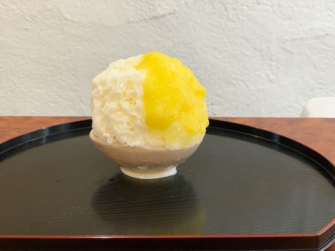 のインスタグラム：「きまぐれ果物酒レア  この日はパイナップル。 酒レアほんと美味しい 酒粕クリームは中にいます  #かき氷#かき氷🍧#おやつ#ごはん#sweets#shaveice」