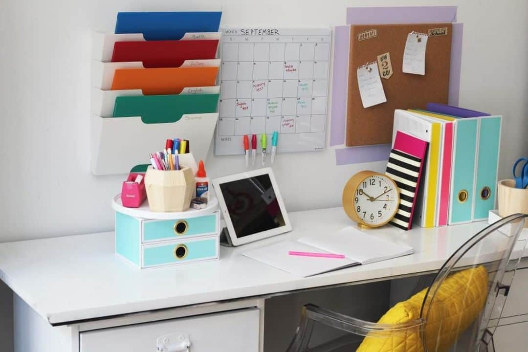 HGTVさんのインスタグラム写真 - (HGTVInstagram)「As school starts, homework assignments increase and can quickly get overwhelming and disorganized. 😱 Create a spot in your home that's solely dedicated to homework with a command center that's full of DIY inspiration. 📓 Learn how to make the ultimate homework station at the link in our profile. 🔝⁠ ⁠ #backtoschool #organizing #homeoffice #remotelearning #homeschool #homework」8月17日 1時01分 - hgtv