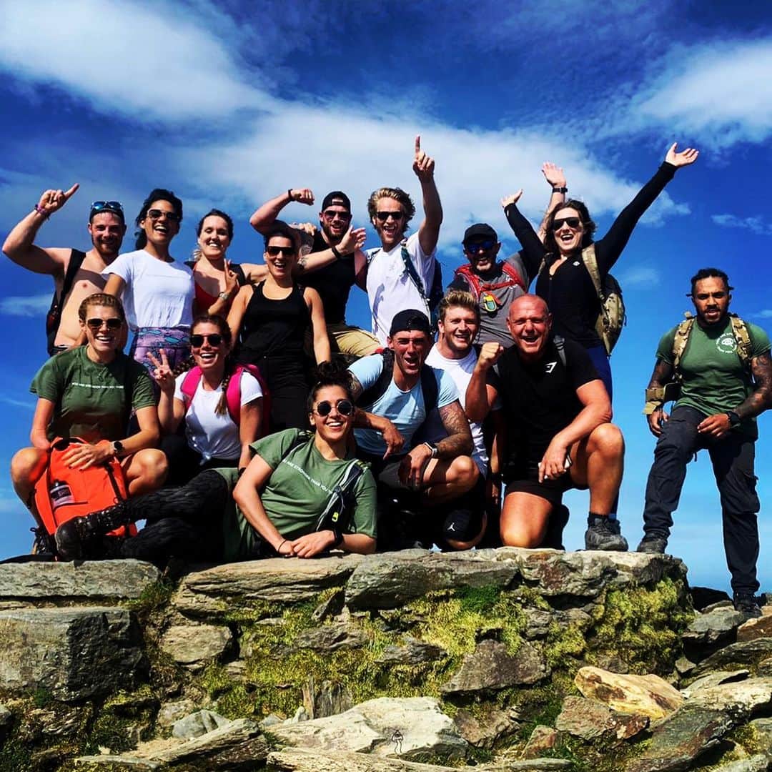 ニッキー・サンダーソンのインスタグラム：「Had such an incredible weekend with this amazing bunch! Climbing Snowdon on Saturday and visiting the awesome @zip_world today! Epic weekend. Thank you all ❤️  #weekend #weekendaway #adventureweekend #fun #friends #laughter #snowdon #mountainclimb #outdoorswim #zipwire #fly #views #mountainviews #picnic #sasrecruits #saswhodareswins」