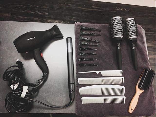 Sam Villaさんのインスタグラム写真 - (Sam VillaInstagram)「Ready to rock the day with a neat and organized #station! ⠀ ⠀ We love seeing your workspaces. Don't forget to tag @samvillahair to show us how you start your day. 💜 ⠀ ⠀ ✖️ SHOP THESE #SAMVILLA TOOLS AND MORE ON SAMVILLA.COM ✖️⠀⠀ ⠀ 📷 : @_stylesbysv .」8月17日 1時25分 - samvillahair