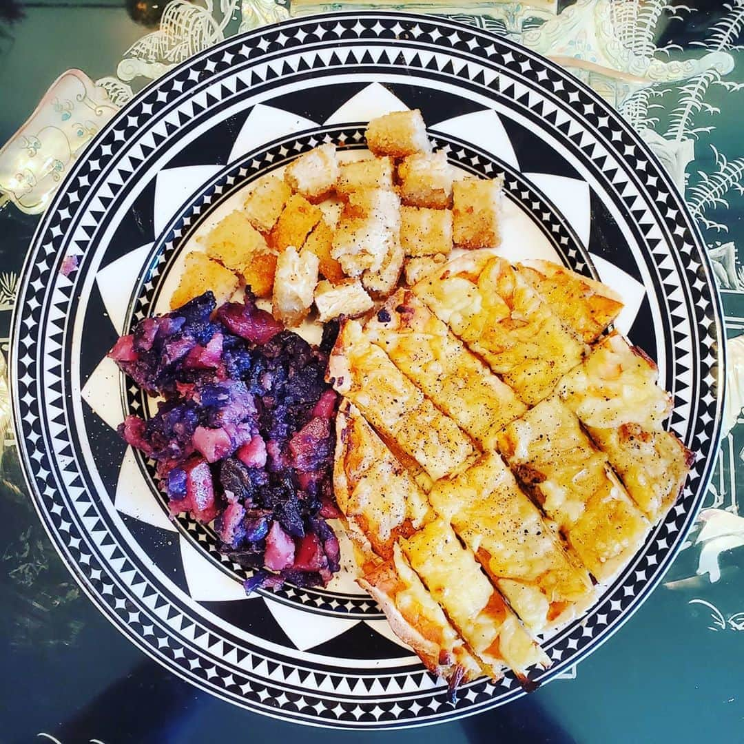 ガソリングラマーさんのインスタグラム写真 - (ガソリングラマーInstagram)「PLANT BASED PURPLE POTATOES + CHICKEN PATTY + CHEESEY FLATDILLA 🥔🍗🌮🧀🌶🌿 #GASOLINEKITCHEN  @sprouts #purplepotatoes  @miyokoscreamery #oatmilk #butter #garlicherb #VEGANBUTTER  @alphafoods #chickenpatty #friedchicken  @eatcoyotas #cassavaflour #tortillas  @eatzubi #queso #veganqueso  @doublebatch.co #almondcheese #vegancheese #cheese mozzarella americana  @mountainroseherbs black pepper adobo seasoning  #vegan #veganfood #whatveganseat #plantbased #vegetarian #VEGANGOOD #vegansofig #veganfoodie #foodie #plantbased #plantbasedfood #plantbasedfoodie @gasolineglamour #gasolineglamour  #sprouts  #miyokoscreamery  #alphafoods」8月17日 1時39分 - gasolineglamour