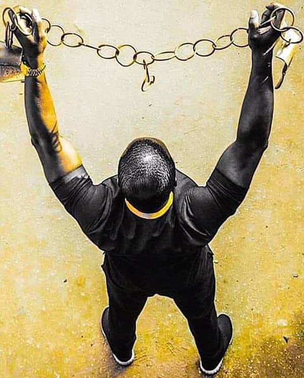 エイコンのインスタグラム：「Let’s break out of our past and concur the future #slavery」