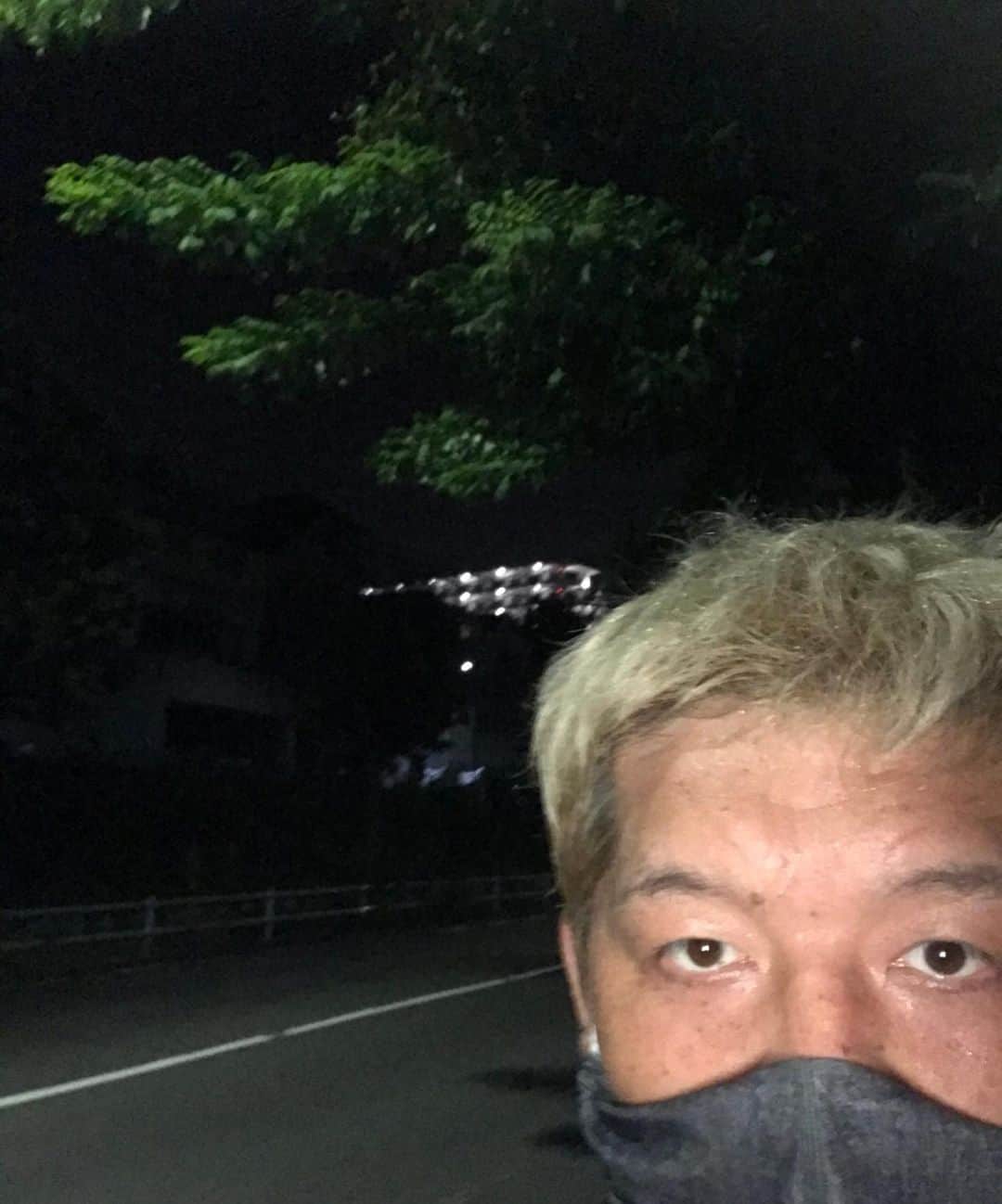 石川修司のインスタグラム：「夜はランニング。30日のタッグ選手権、チャンピオンカーニバル、コンディション上げて突っ走ります！ では聞いてください、あいみょんで「裸の心」」