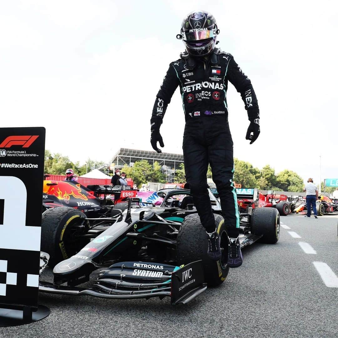 F1さんのインスタグラム写真 - (F1Instagram)「Absolutely flying 🕴️‍♂️ . #F1 #Formula1 #SpanishGP @lewishamilton」8月17日 1時58分 - f1