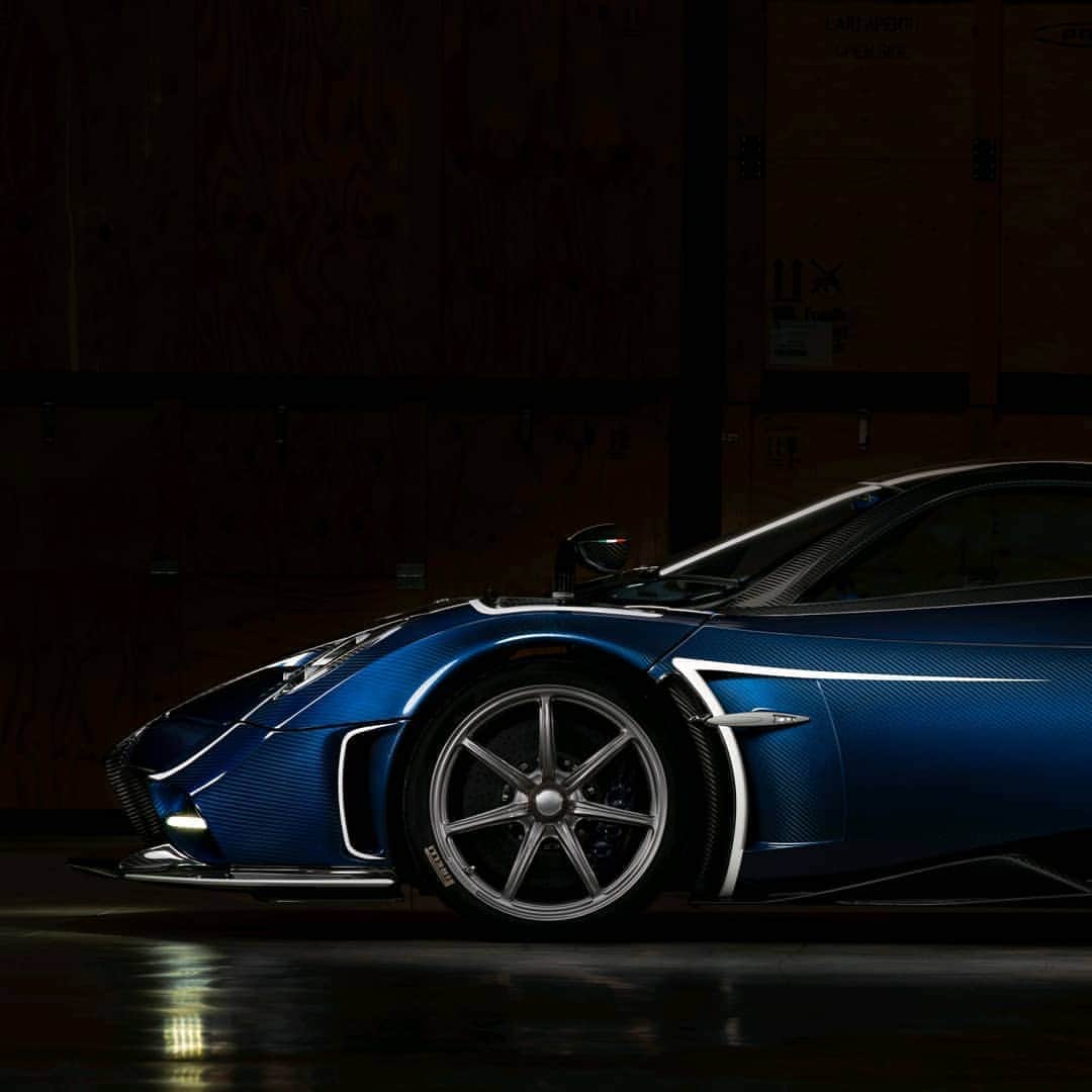 パガーニ・アウトモビリのインスタグラム：「The Pagani Imola is a byword for aerodynamic efficiency. The general outline, the internal aerodynamics and the external aerodynamic details, such as the fins, winglets and deflectors, all contribute to glue the car to the asphalt regardless of the uneven road surfaces.⠀ ⠀ #pagani #huayra #paganiimola」