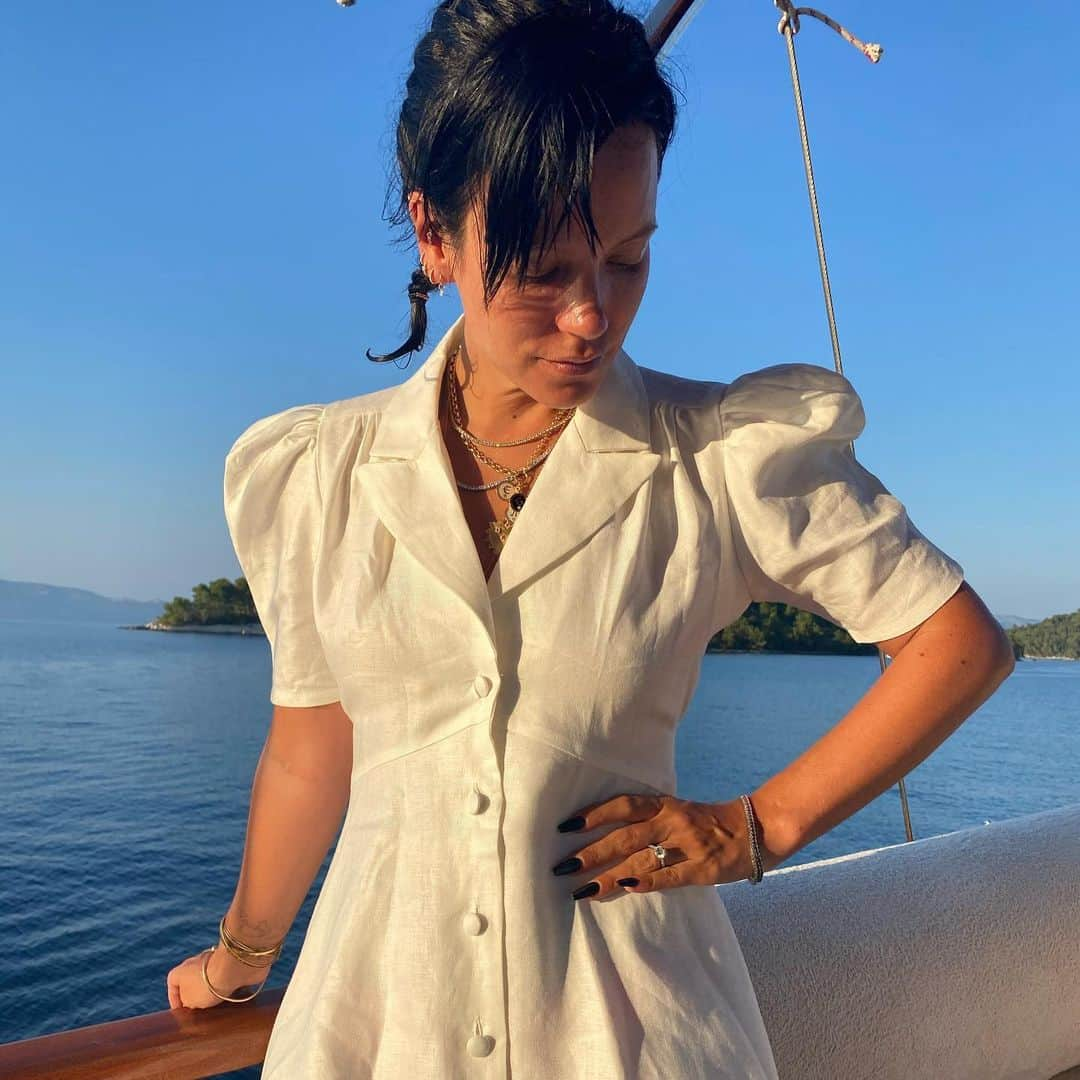 リリー・アレンさんのインスタグラム写真 - (リリー・アレンInstagram)「This dress is my by friend @gioia_bini and you can get it at @matchesfashion」8月17日 1時56分 - lilyallen