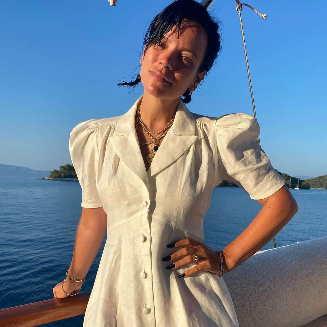 リリー・アレンさんのインスタグラム写真 - (リリー・アレンInstagram)「This dress is my by friend @gioia_bini and you can get it at @matchesfashion」8月17日 1時56分 - lilyallen