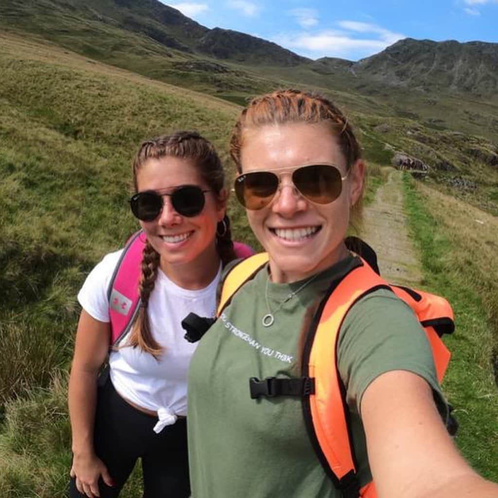 ニッキー・サンダーソンのインスタグラム：「I love you @laurensteadmann ❤️Thank you for the invite to an amazing weekend 💋  #friends #girls #weekendaway #adventureweekend #sasbuddies #laughter #fun #snowdonia #snowdon」