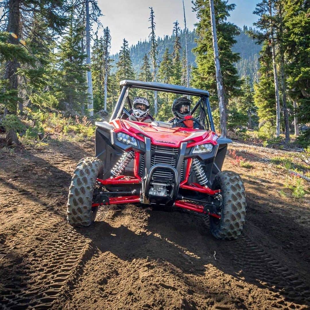 Honda Powersports USさんのインスタグラム写真 - (Honda Powersports USInstagram)「The Talon 1000R knows how to handle your favorite trail almost as well as you do. An excellent choice for the driver who wants to do it all. #sxssundays #hondatalon #talon1000R」8月17日 2時10分 - honda_powersports_us
