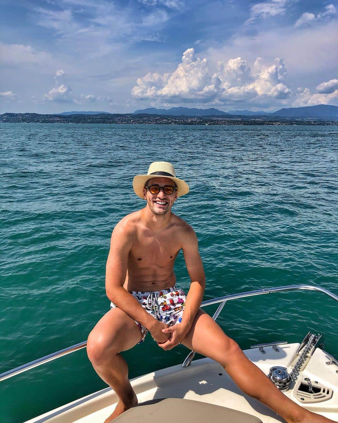 フェデリコ・ボナッツォーリのインスタグラム：「🚢🎩」