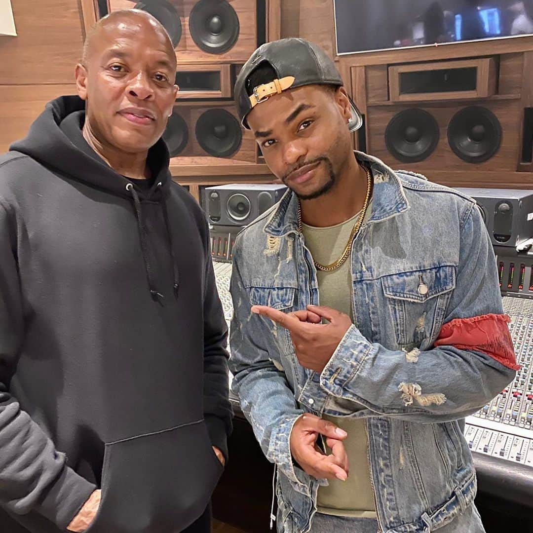 King Bachさんのインスタグラム写真 - (King BachInstagram)「Vibin with a living legend 🔥🐐」8月17日 2時32分 - kingbach