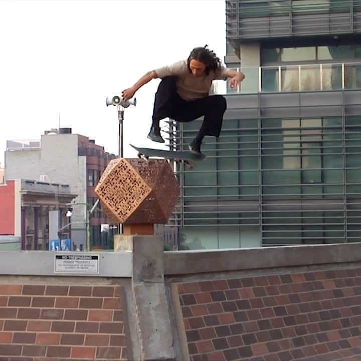 スラッシャーのインスタグラム：「🏄🏽‍♂️ @gnarhunters SWEETNESS video is LIVE on the Thrasher site 📡」