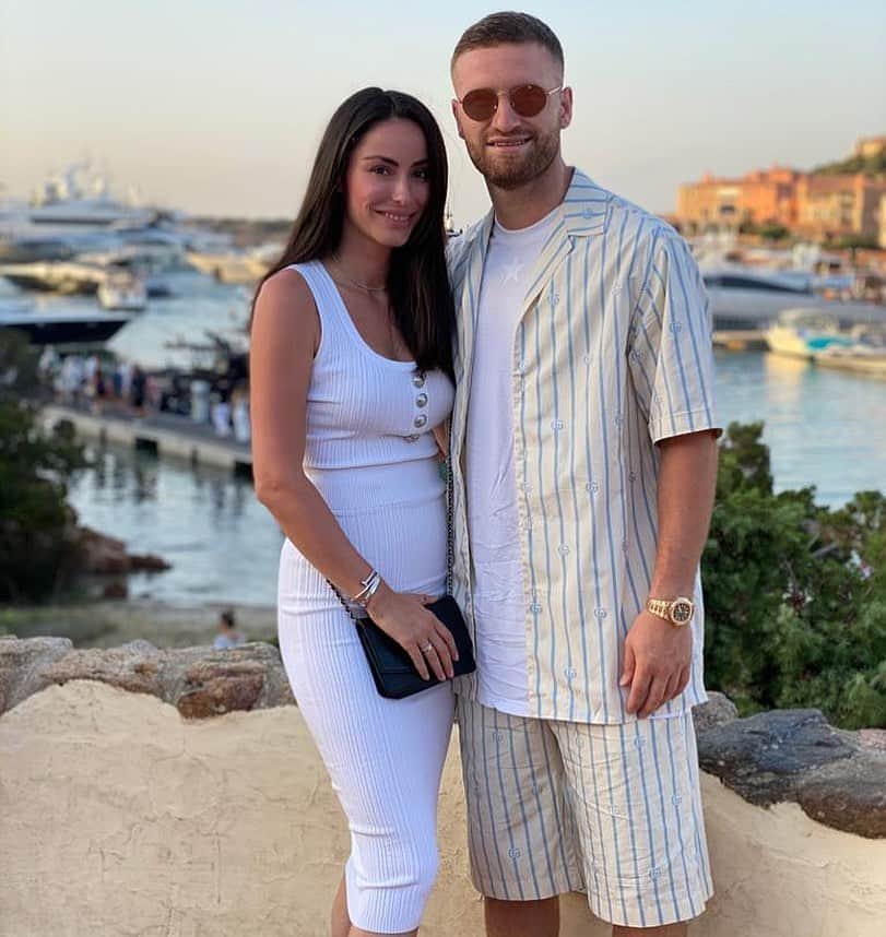 シュコドラン・ムスタフィのインスタグラム：「Date Night ❤️ @vjosa.mustafi #SM20 #familytime」