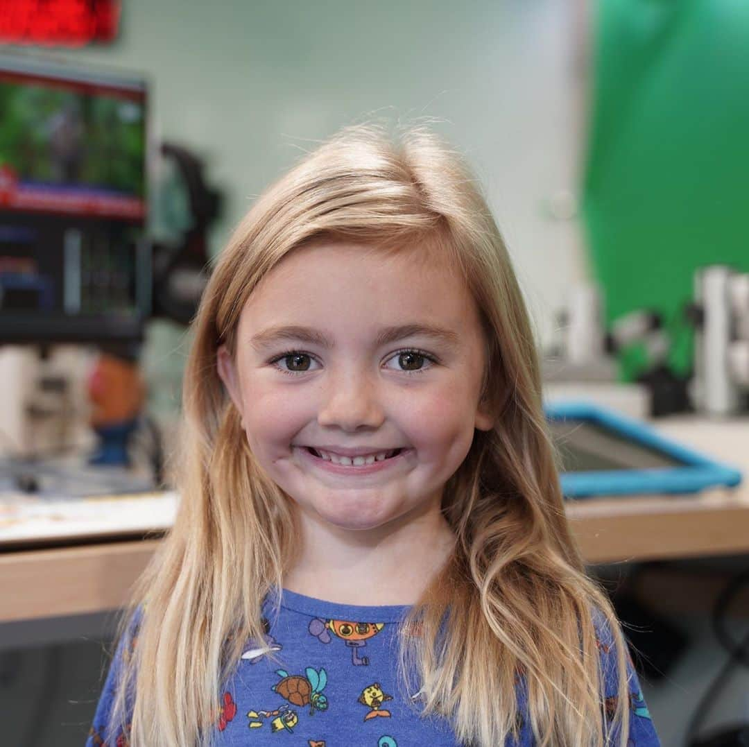 ライアン・シークレストさんのインスタグラム写真 - (ライアン・シークレストInstagram)「I want everyone to meet Stevie. She’s a patient at @Childrens Health Dallas and a big star at #SeacrestStudios! Not only does Stevie host her own morning show for the other kids to enjoy, she taught herself how to work our cameras and microphones. Stevie does it all and basically runs the studio on and off the air. Keep up the good work, Stevie!」8月17日 3時42分 - ryanseacrest