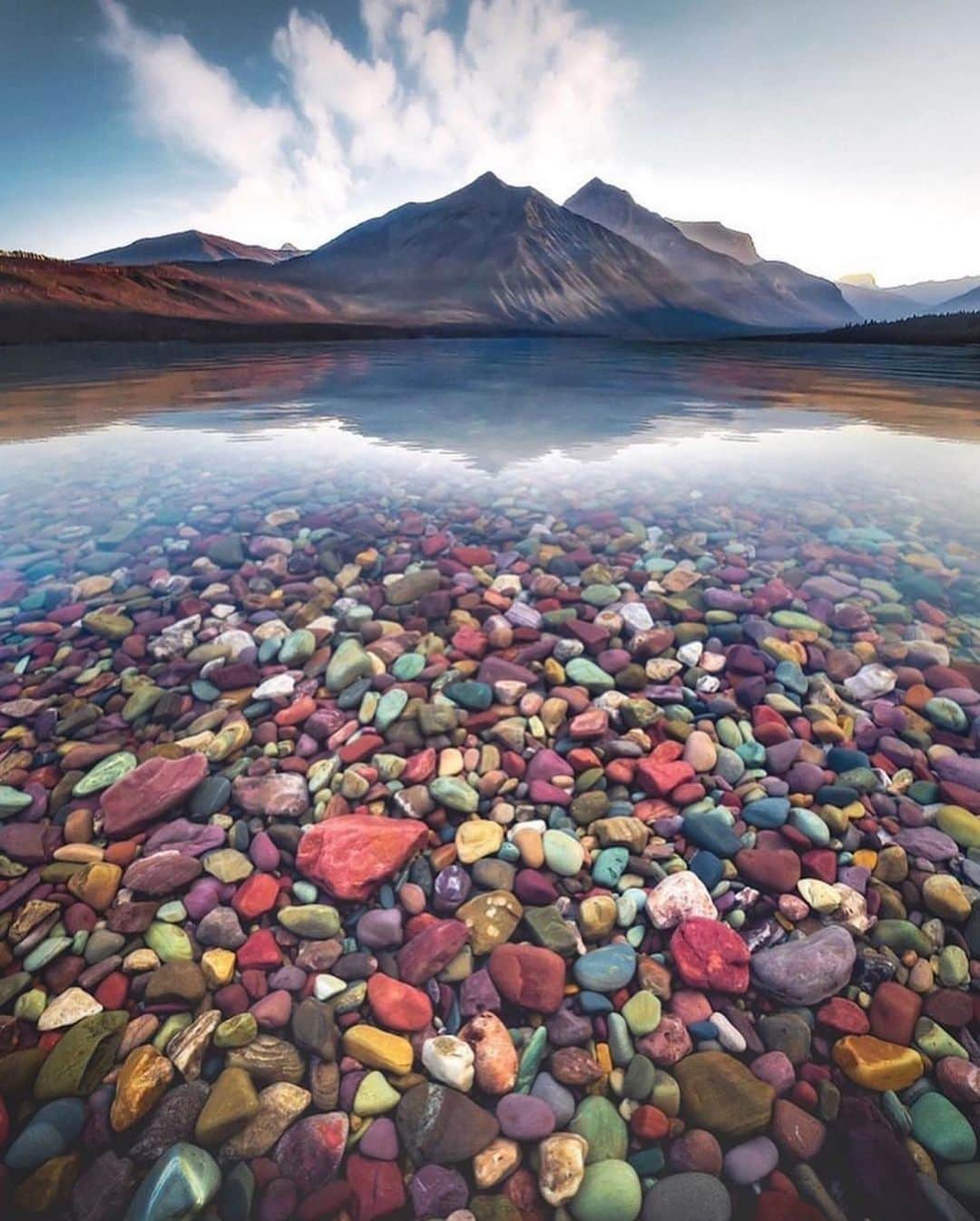 Canon Photographyさんのインスタグラム写真 - (Canon PhotographyInstagram)「Out of this world!  Photography // @davidmrule  Curated by @steffeneisenacher  #lakemcdonald #montana #usa #glaciernationalpark #rocks #reflection」8月17日 3時48分 - cpcollectives
