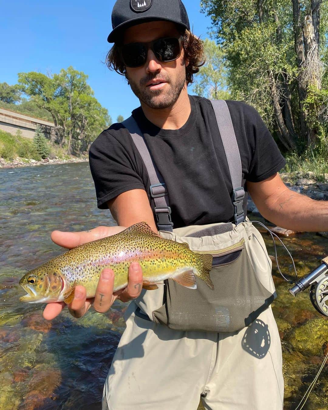 ブロディ・ジェンナーさんのインスタグラム写真 - (ブロディ・ジェンナーInstagram)「The greatest gift you can give to another fisherman is to put a good fish back. Good times 🤙🏼#flyfishing #catchandrelease」8月17日 3時55分 - brodyjenner