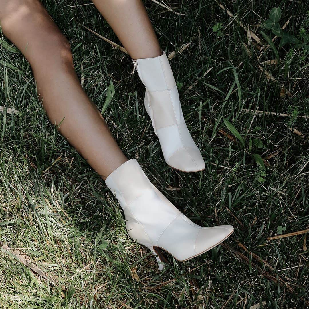 サムエデルマンのインスタグラム：「The OLINA Boot Now available at samedelman.com  #SamEdelman #FORCESOFNATURE #PreFall2020」