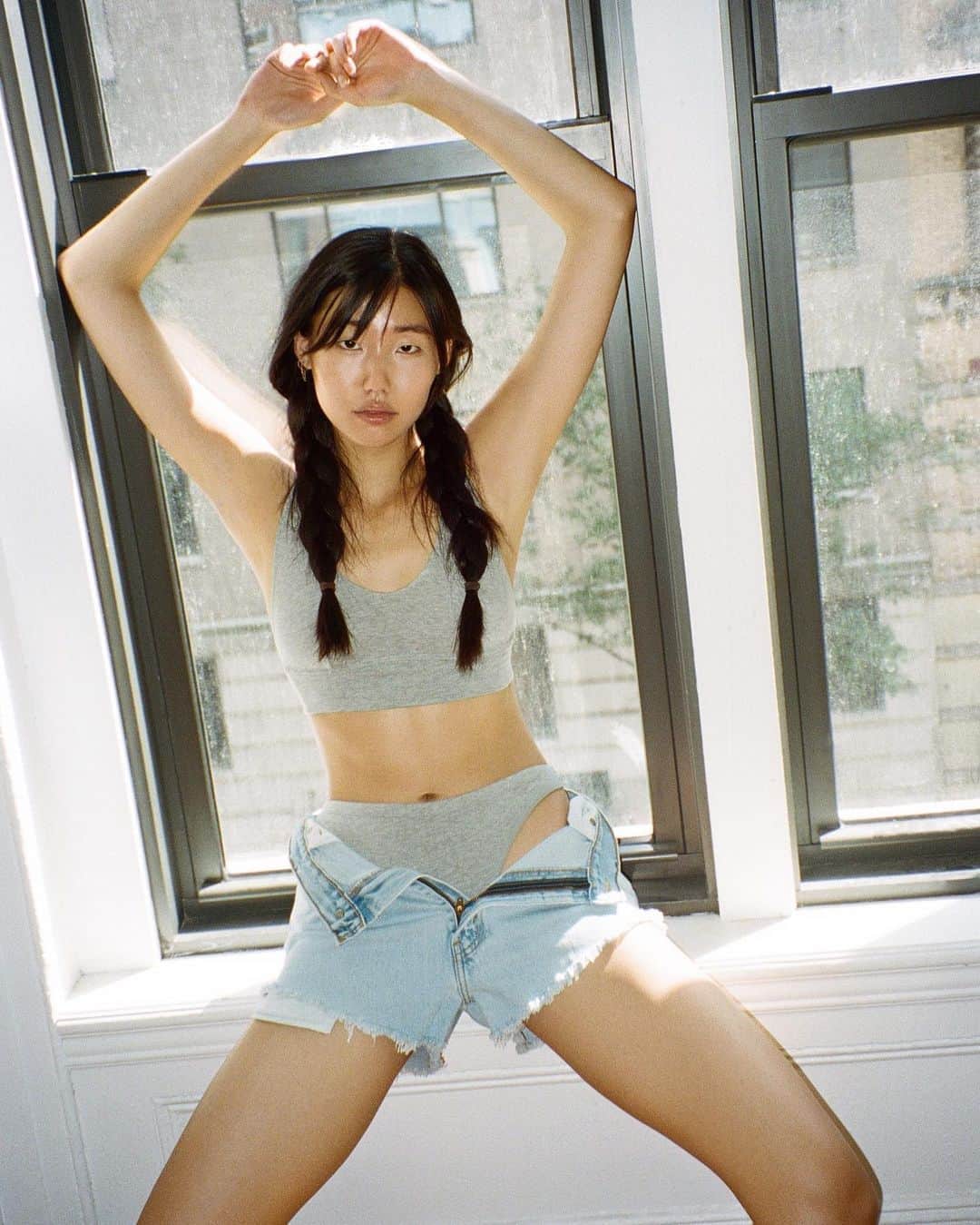 Urban Outfittersさんのインスタグラム写真 - (Urban OutfittersInstagram)「Sunday at home with @jean.jay in the latest from Out From Under. #UOonYou 📷: @hedistantonphotography」8月17日 4時04分 - urbanoutfitters
