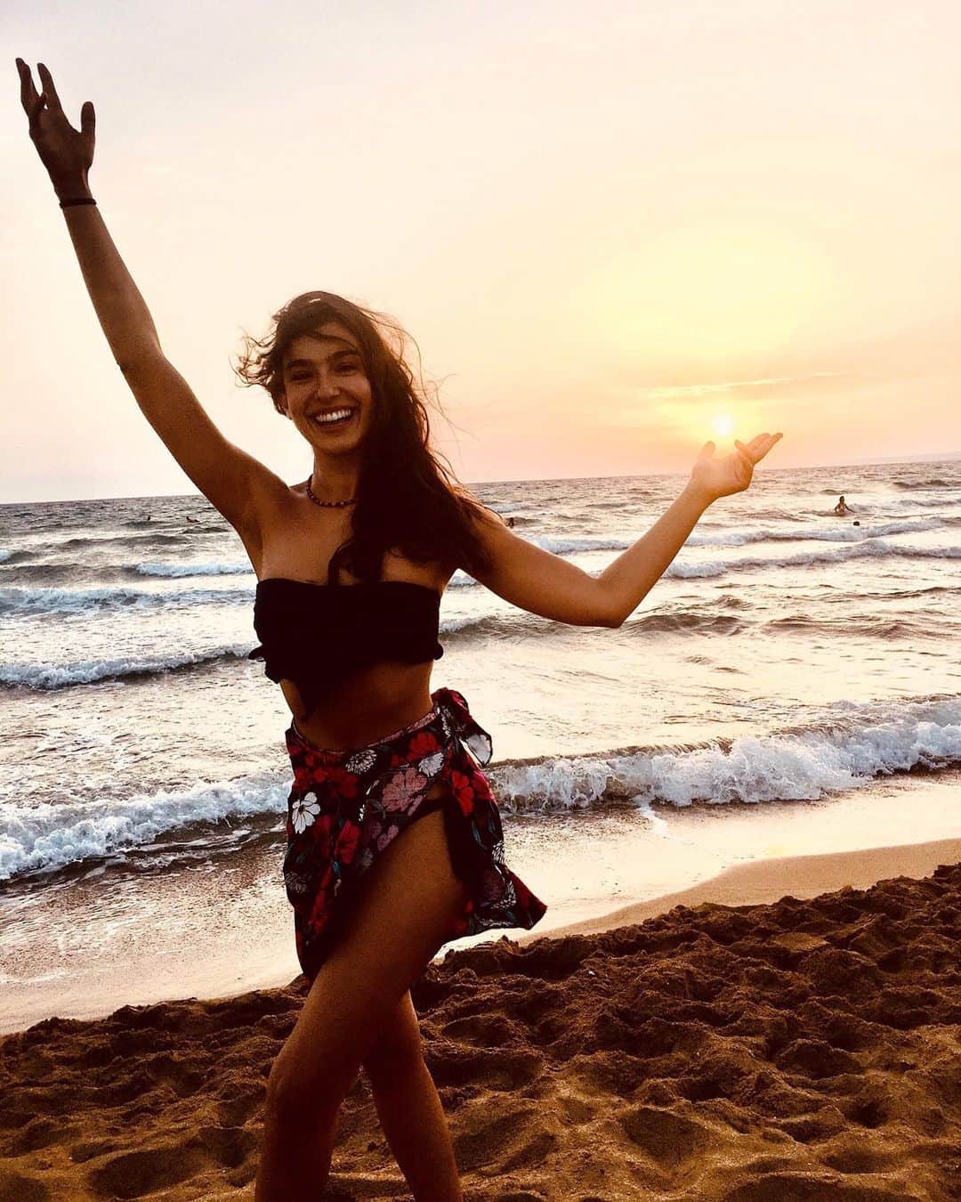 Stella Egittoのインスタグラム：「Amara terra mia preziosa e benedetta. 🌅  #laisla  #quelsoleinmano #diariodibordo #sunset」