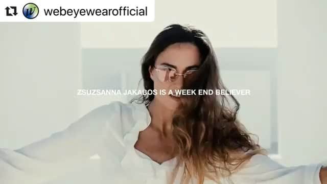 ズザンナ・ヤカボスのインスタグラム：「#Repost @webeyewearofficial with @make_repost ・・・ 𝐙𝐒𝐔𝐙𝐒𝐀𝐍𝐍𝐀 𝐈𝐒 𝐂𝐇𝐄𝐂𝐊𝐈𝐍𝐆 𝐎𝐔𝐓 𝐀𝐒 𝐒𝐇𝐄 𝐂𝐇𝐄𝐂𝐊𝐒 𝐎𝐔𝐓 𝐈𝐓’𝐒 𝐒𝐓𝐈𝐋𝐋 𝐓𝐇𝐄 𝐖𝐄𝐄𝐊_𝐄𝐍𝐃. Be more like Zsuzsanna. Be a WEEK_END_BELIEVER.  #weekendbeliever: @zsuzsubell  #SS20 #WEBeyewear #WEBglasses #WEBsunglasses #weekendbelievers #livingfortheweekend」