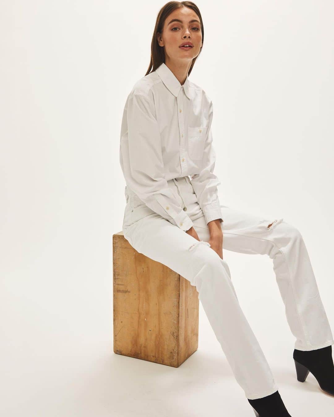 ハドソンのインスタグラム：「The ease of a roomy jean? Pure magic.」