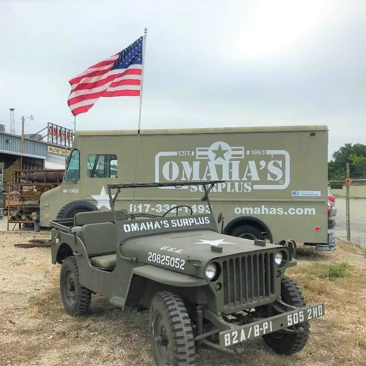 ロスコさんのインスタグラム写真 - (ロスコInstagram)「Where are our Texas folks? #ShopLocal by visiting one of our #FortWorth dealers for your military & tactical needs. Check our their Instagram for the details 👉 @omahassurplus」8月17日 4時40分 - rothco_brand