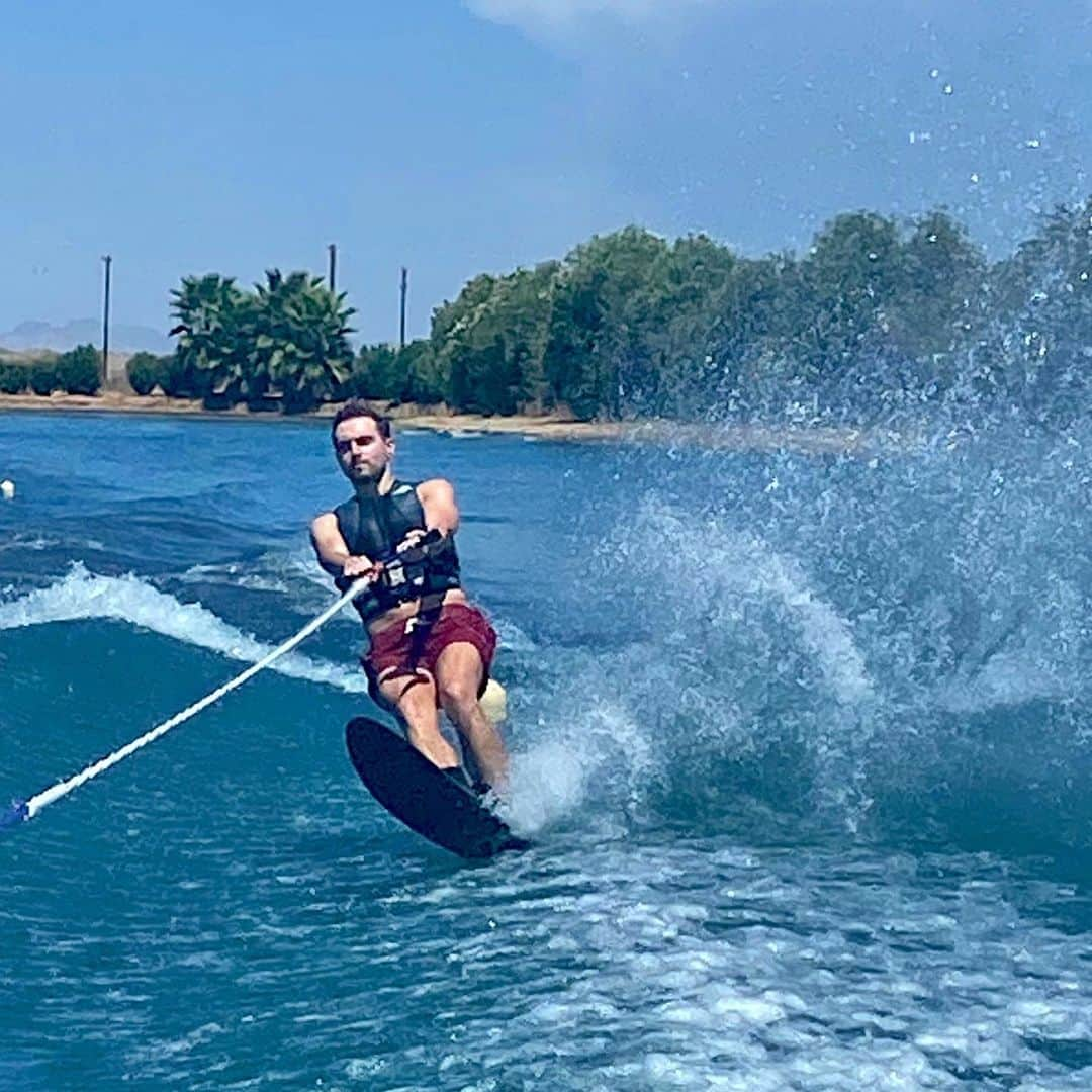 ダグラス・ラザノのインスタグラム：「Sporty spice! 🚤☀️ #waterski #summer」