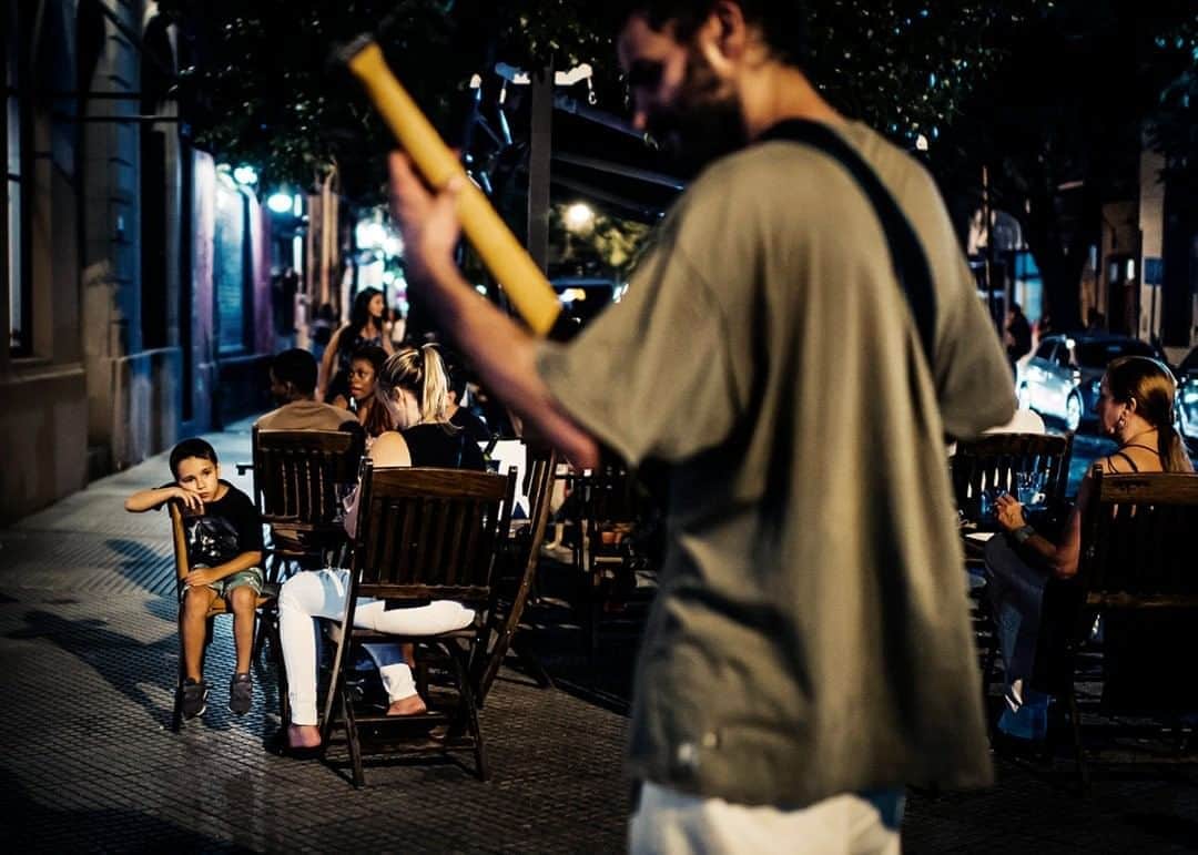 National Geographic Travelさんのインスタグラム写真 - (National Geographic TravelInstagram)「Photo by @dina_litovsky  A street musician performs in the Palermo neighborhood of Buenos Aires. Palermo is the nightlife capital of the city, with bars, nightclubs, and live music attracting both locals and tourists. For more images, follow me @dina_litovsky.」8月17日 5時05分 - natgeotravel
