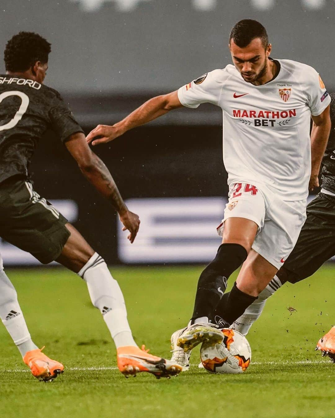 セビージャFCさんのインスタグラム写真 - (セビージャFCInstagram)「¡Con todo en la segunda mitad, equipo!  #sevilla 🆚 #manchesterunited   #uel #wearesevilla #europaleague #vamosmisevilla」8月17日 5時18分 - sevillafc