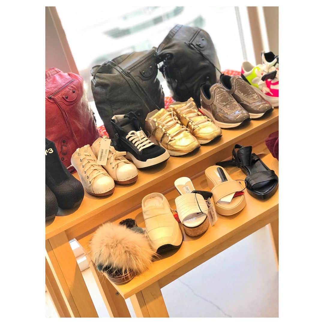 2nd STREET USAさんのインスタグラム写真 - (2nd STREET USAInstagram)「New arrivals😘👌🏾 Come shop at our Torrance location!  #2ndstreet #secondhandfashion #secondhand  #2ndstreetusa #2ndstreetvintage  #pasadena #melrose #costamesa #torrance #shermanoaks #noho #thrift #photography #sustainablefashion #sustainable #onlineshopping #onlineshop #golf #golfwang」8月17日 5時11分 - 2ndstreetusa