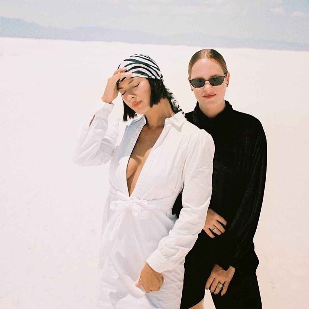のインスタグラム：「Derek & Hansel」