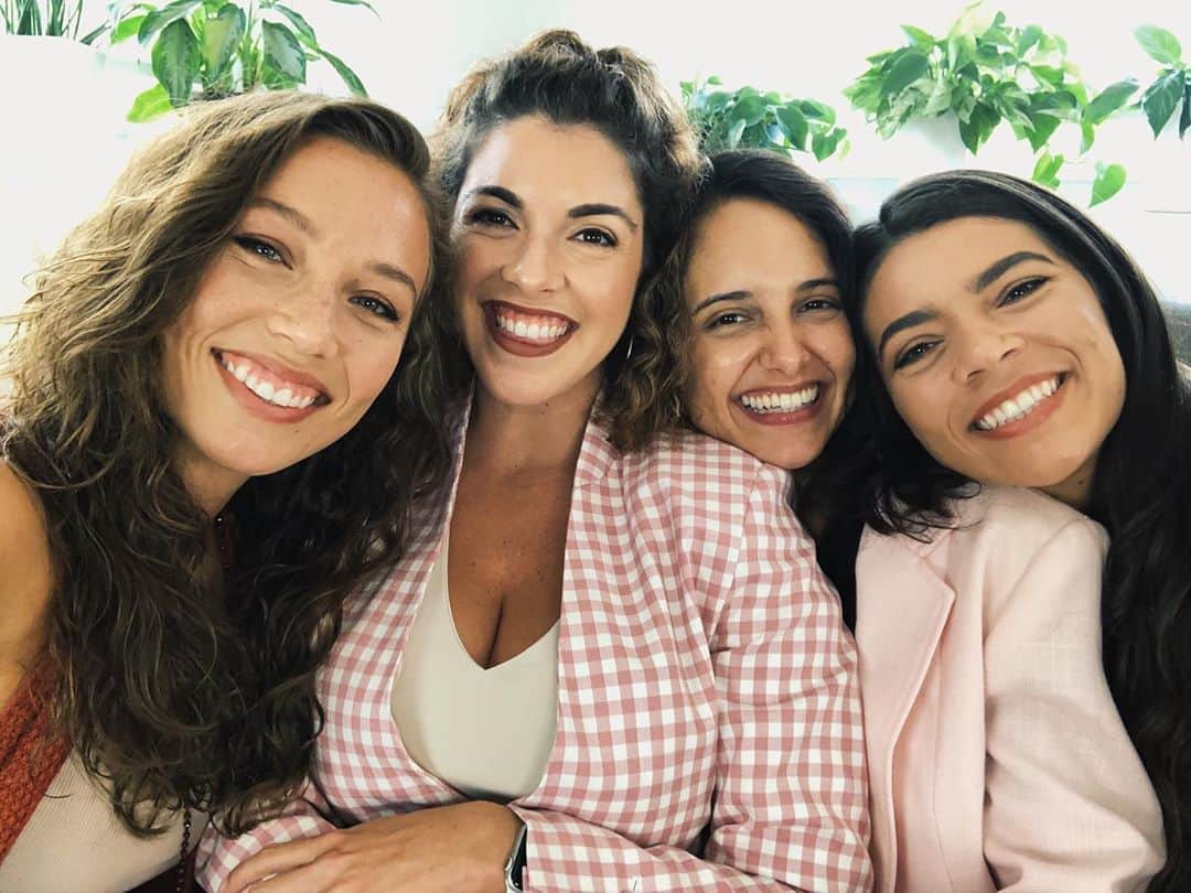Nicole Mejiaのインスタグラム：「Grateful to be building alongside these three.  We’re attempting to mesh the deepest forms of friendship and connection with business, and at times, it’s vulnerable as f*ck.  After being burned many times in my early career, I had decided to wall myself up and “do it all alone.” I lost the ability to ask for help, collaborate, and that rendered me hyper vigilant and insecure around others.  Like with intimate love, learning to reopen and trust again has been a process, and one I’m still working through.  A few things that have helped us:  1. Verbally indicating which “mask” we’re wearing. Noelle and I will say “hi sister” when in sister mode and “hi partner” when we talk business.  2. Allowing one another to set boundaries. “I don’t have the space for this right now.”  3. Checking each other on narratives and patterns that are holding us back. Gently saying, “hey, this is a repeated narrative that I keep hearing from you. How is it serving you?”  4. We’re all doing our own work of self discovery, healing, and growth. This allows space for us to see that no one is perfect and that we all, at times, operate out of pain patterns. In these cases, love and acceptance for one another is the best teacher of all.  5. We openly discuss our fears and hang ups as we’re triggered. We reassure one another where we can.  6. We pour into each other. We openly praise and cheer for one another.  7. We make time for play. 🙃  ❔Is anyone else in business with friends or family?❔」