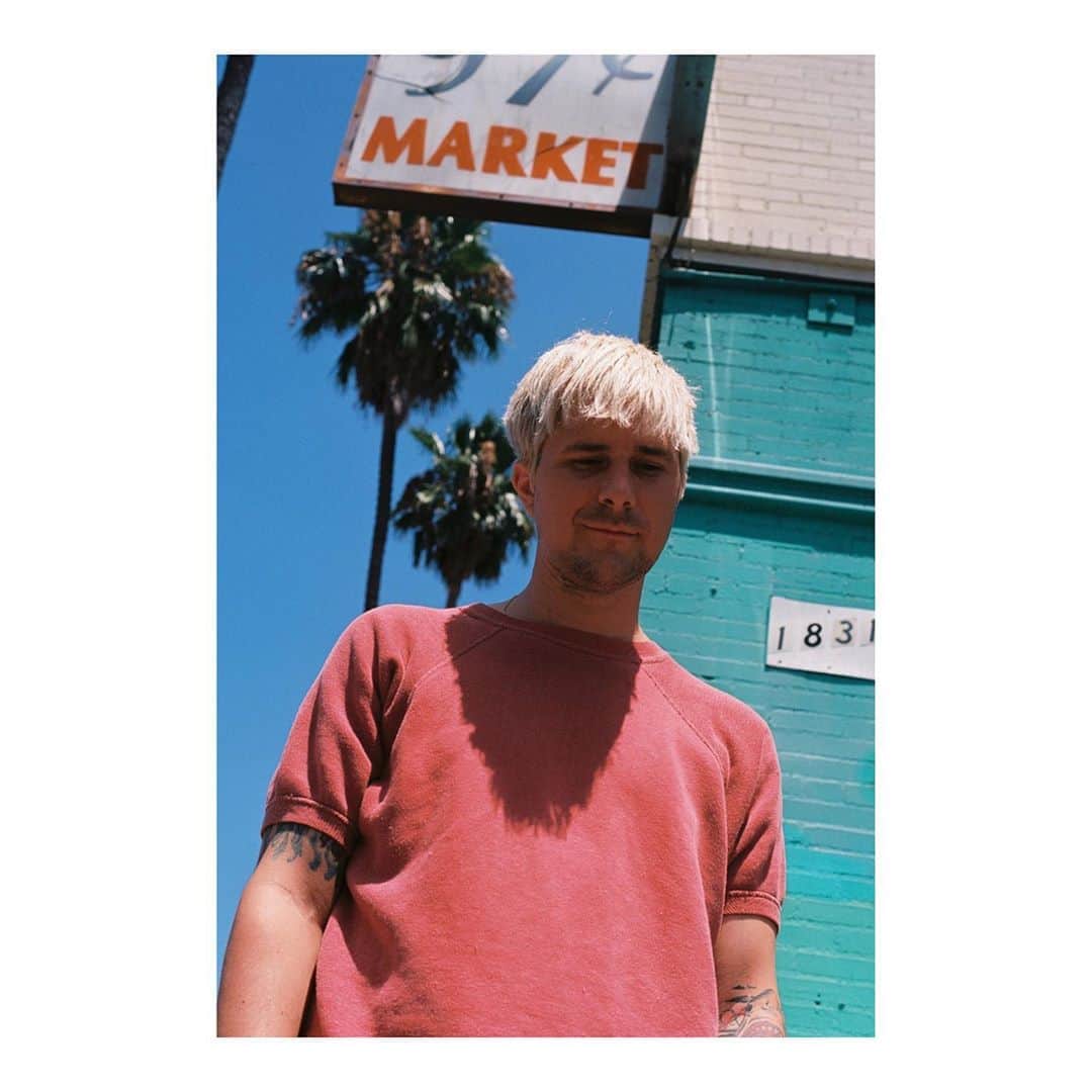 ル・ユースのインスタグラム：「the world is still amazing. keep your head up」