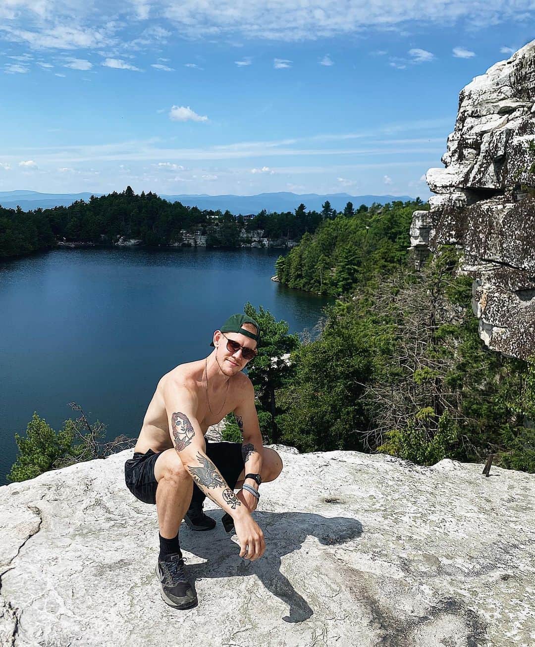テイラー・ペンバートンのインスタグラム：「Y’all ever just take a hike?」