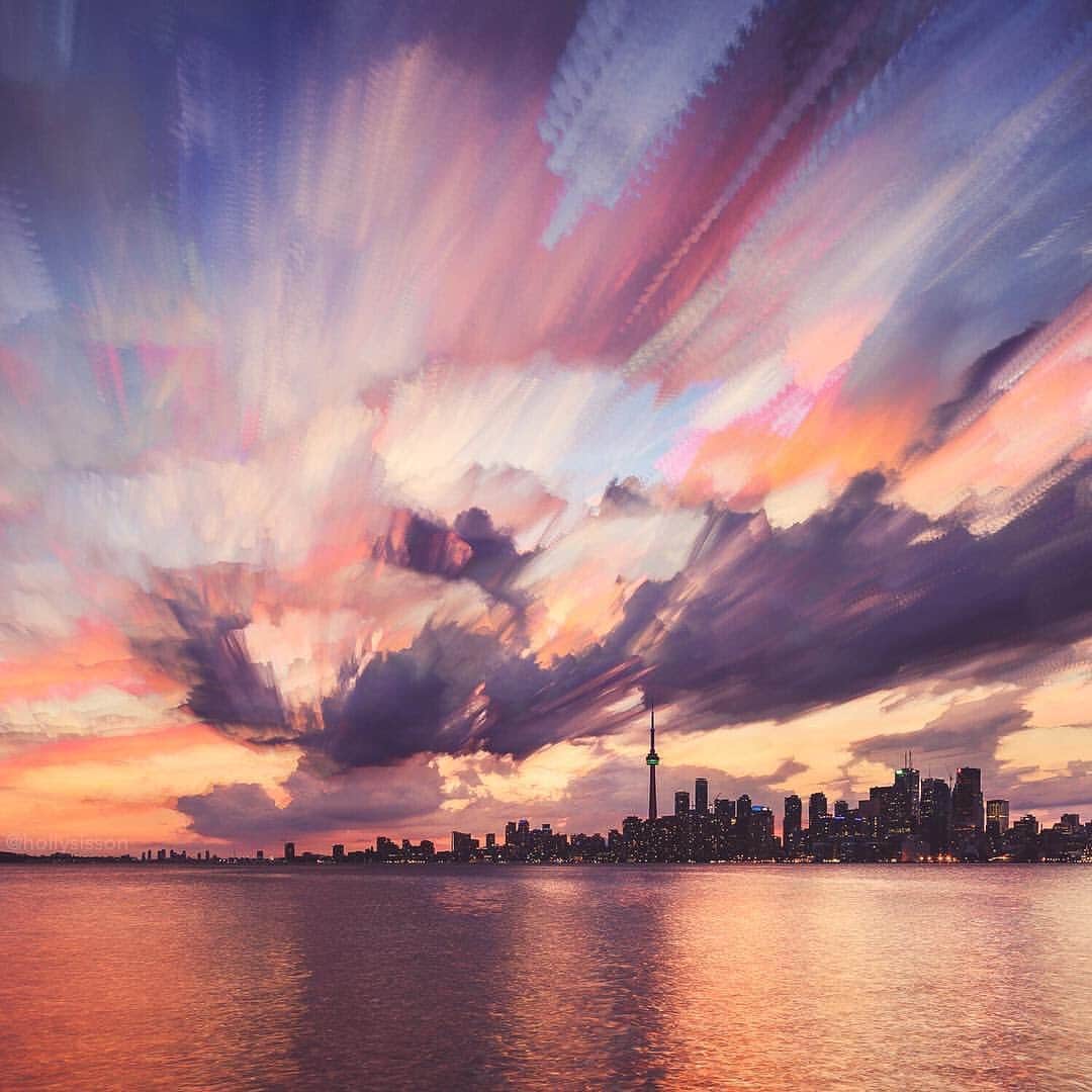 Holly Sissonのインスタグラム：「I hope everyone is having a wonderful summer! Shot this a few summers ago, and just a reminder that I am selling some photography equipment, including the lens I used for this photo. Please contact me via my bio. 👍 #Toronto ~ Canon 5D MkIII + TS-E17mm f/4L @ f11 ~ This Toronto #timestack contains 99 photos shot over the course of ~5 mins. ~ A time stack is a series of photos taken at timed intervals, and layered together (I use Photoshop) to create one image. See all my time stacks here 👉 #hollystimestackphotos ~ If you would like to know more about my time stack photography, see the link in my bio!」