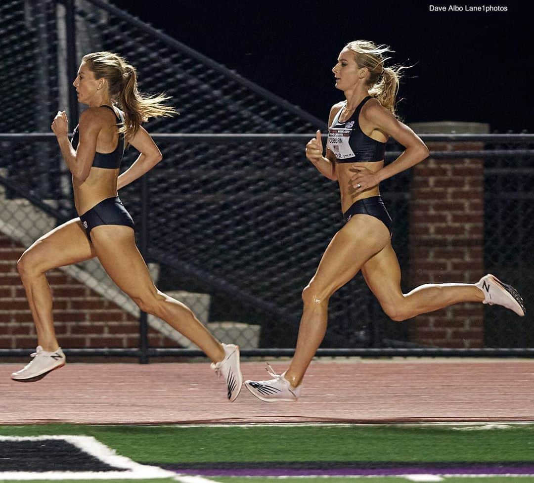 エマ・コバーンさんのインスタグラム写真 - (エマ・コバーンInstagram)「2 New Balance girls, 2 Team Boss girls, 2 PRs 🤍🖤🤍 @corymcgeeruns and I raced the 1500m last night at @runmcdc...Cory won (4:03.6) & I got second (4:03.8). (📸 @davealbo) #teamNB #teamboss」8月17日 6時06分 - emmacoburn