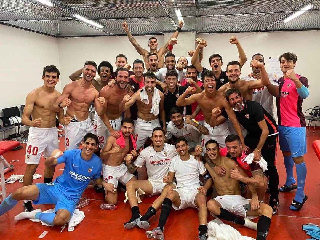 セルヒオ・エスクデロのインスタグラム：「Y SI! VAMOS A OTRA FINAL!! 🤷🏽‍♂️  @sevillafc #vamosmisevilla ⚪️🔴🍽」
