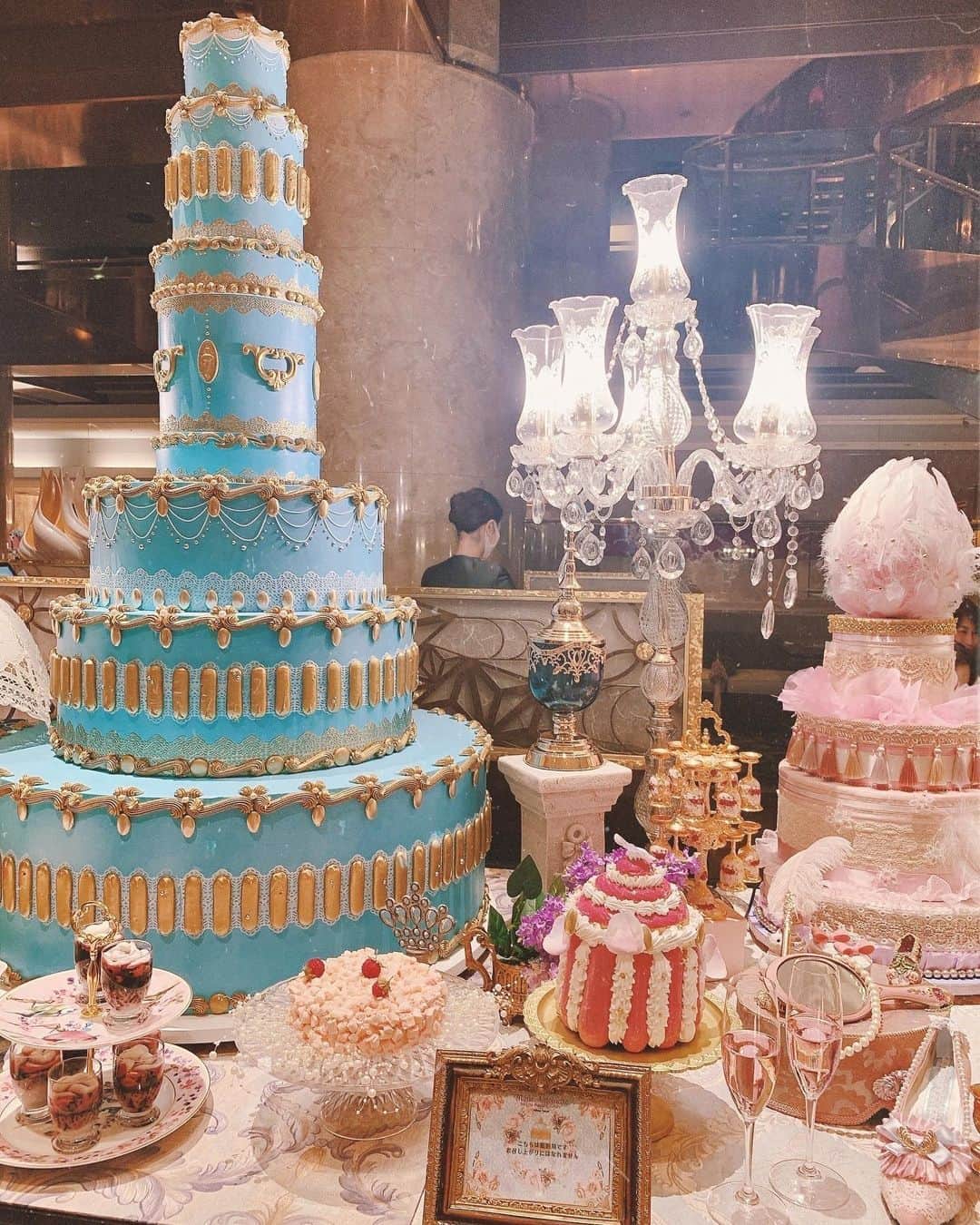 のインスタグラム：「. 🍓KAWAII空間🎀 . . #afternoontea #hiltontokyo #kawaii #girlsday #sweets #アフタヌーンティー」