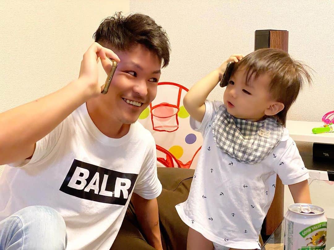 Momoeのインスタグラム：「. .  “もしもーし📞❗️”を覚えた👍🏻💕 . #彼女募集中 . . #happy #家事 #育児 #family #家族 #boy #smile #男の子 #息子 #code #love #lucky #kids #子供 #thankyou #宝物 #ベビー #fashion #follow #心 #縁 #パパ #ママ #家族写真 #男の子ママ #赤ちゃん写真 #photo #子育て #1歳」