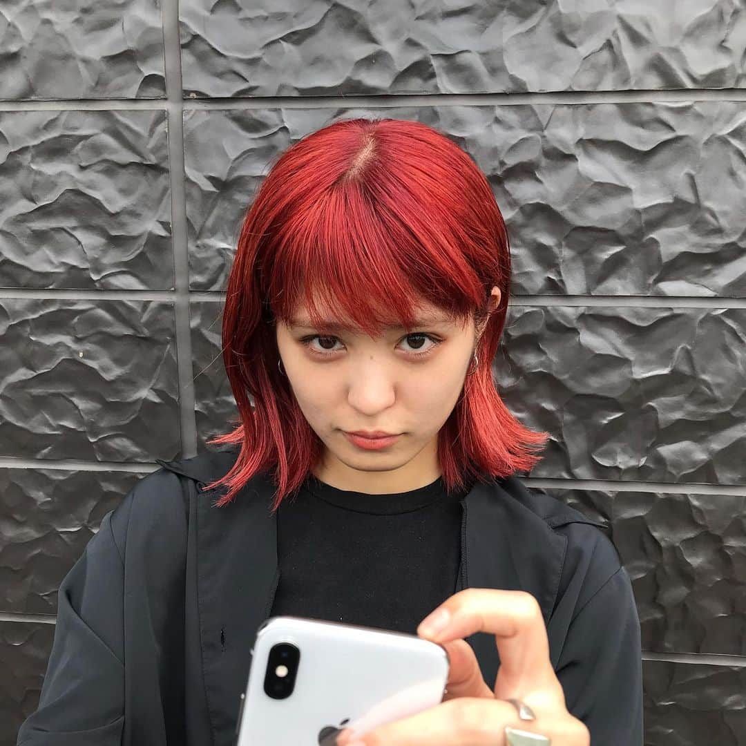 山川未菜のインスタグラム：「赤丸 @elama.hairmaison  @kamatamaka  可愛い色に有難う御座います❤️」