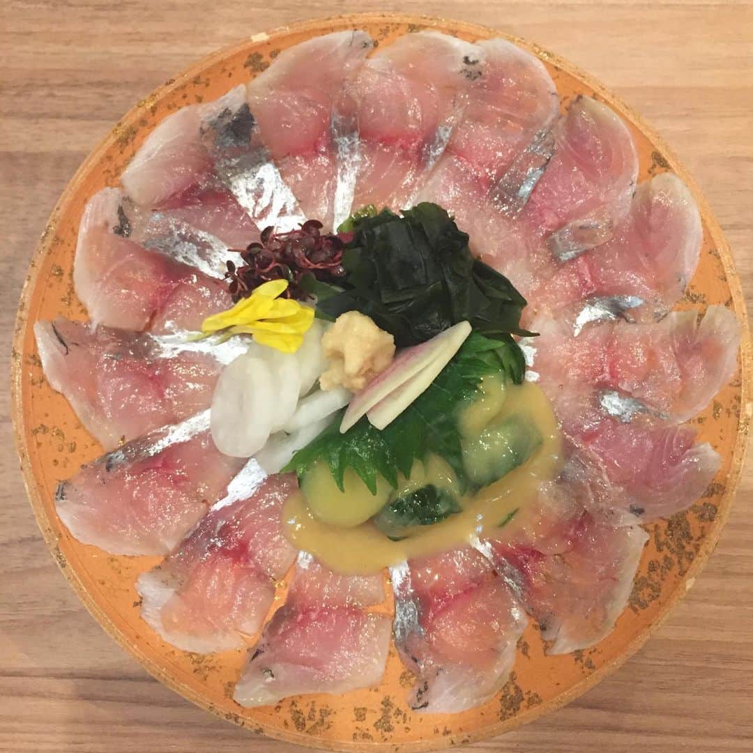 たなごころ 大阪マルビル8階さんのインスタグラム写真 - (たなごころ 大阪マルビル8階Instagram)「こんばんは🌙😃❗️ 本日のオススメ❗️星鰈の薄造りです🎵身がいかってて、薄造りにしてもコリコリの歯ごたえ✨ それでいて、甘味も旨みもしっかり感じる逸品❤️ #マルビル#大阪マルビル８階#大阪駅#梅田#西梅田#駅近#宴会#接待#顔合わせ#冠婚葬祭#和食歓送迎会#美味しい日本酒#歓送迎会#星鰈#星鰈の薄造り」7月24日 15時18分 - tanagokoro_marubiru
