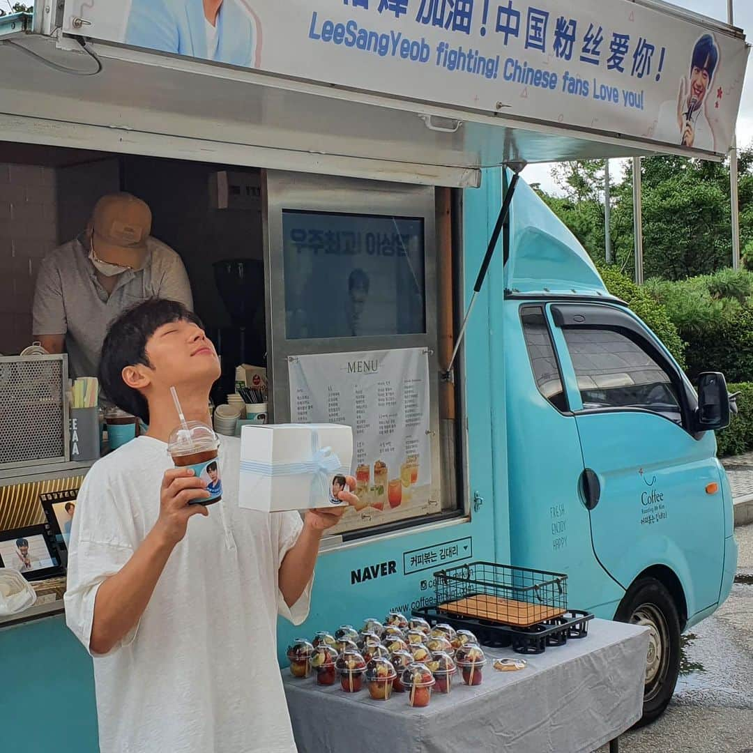 イ・サンヨプさんのインスタグラム写真 - (イ・サンヨプInstagram)「먼 곳으로부터 전해진 이 마음이 너무나도 감사하고 영광스럽습니다. 계신 그 곳까지 내 마음 닿을 수 있도록 더 열심히 연기하겠습니다. 고맙습니다. 고맙습니다.  사랑합니다. #谢谢」7月24日 15時19分 - sangyeob