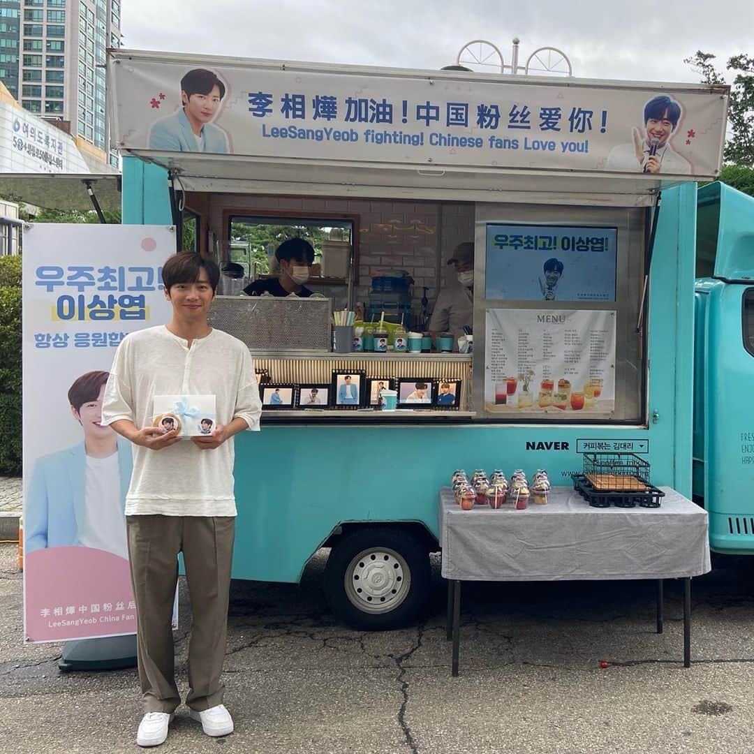 のインスタグラム：「먼 곳으로부터 전해진 이 마음이 너무나도 감사하고 영광스럽습니다. 계신 그 곳까지 내 마음 닿을 수 있도록 더 열심히 연기하겠습니다. 고맙습니다. 고맙습니다.  사랑합니다. #谢谢」