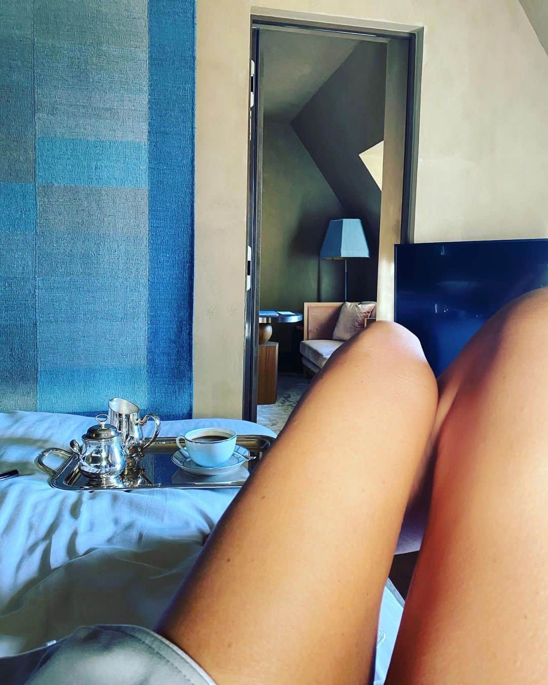 メラニー・サイクスさんのインスタグラム写真 - (メラニー・サイクスInstagram)「Morning 💙 #minibreak #paris #citybreak #coffee ☕️ #hotel #hotelheaven 💘」7月24日 15時34分 - msmelaniesykes